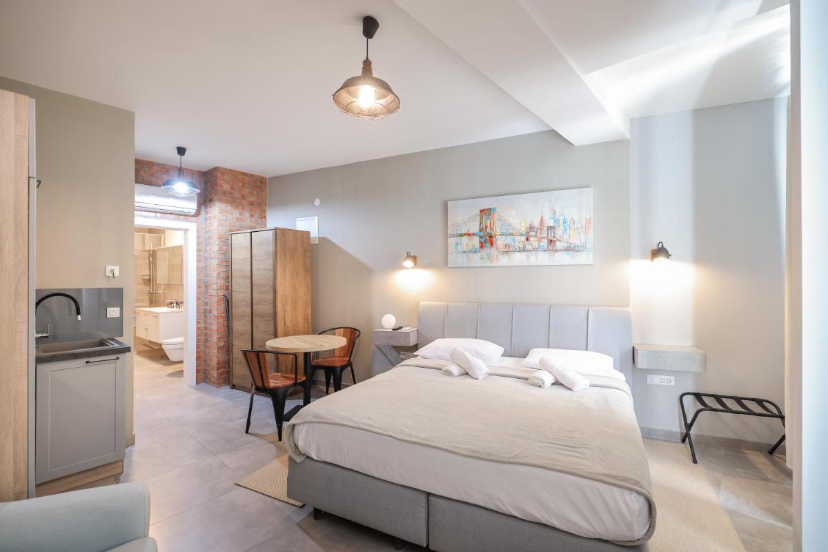 Elegance Studio Apartments - Housity