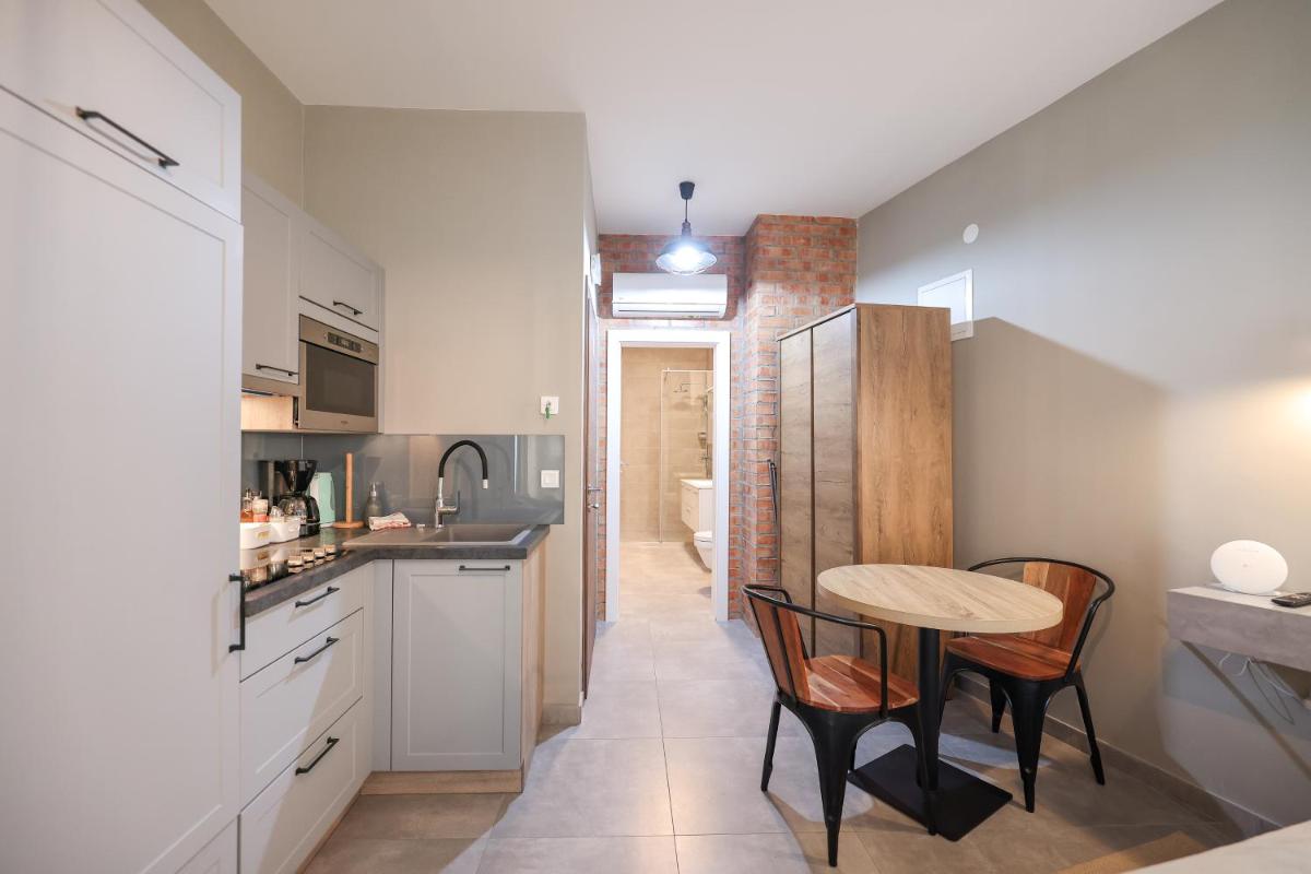 Elegance Studio Apartments - Housity