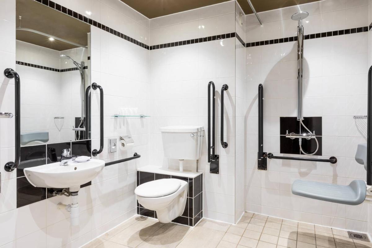 AC Hotel by Marriott Manchester Salford Quays - Hizvo