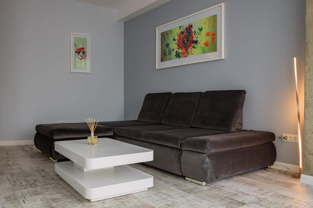 Central Bliss - Housity