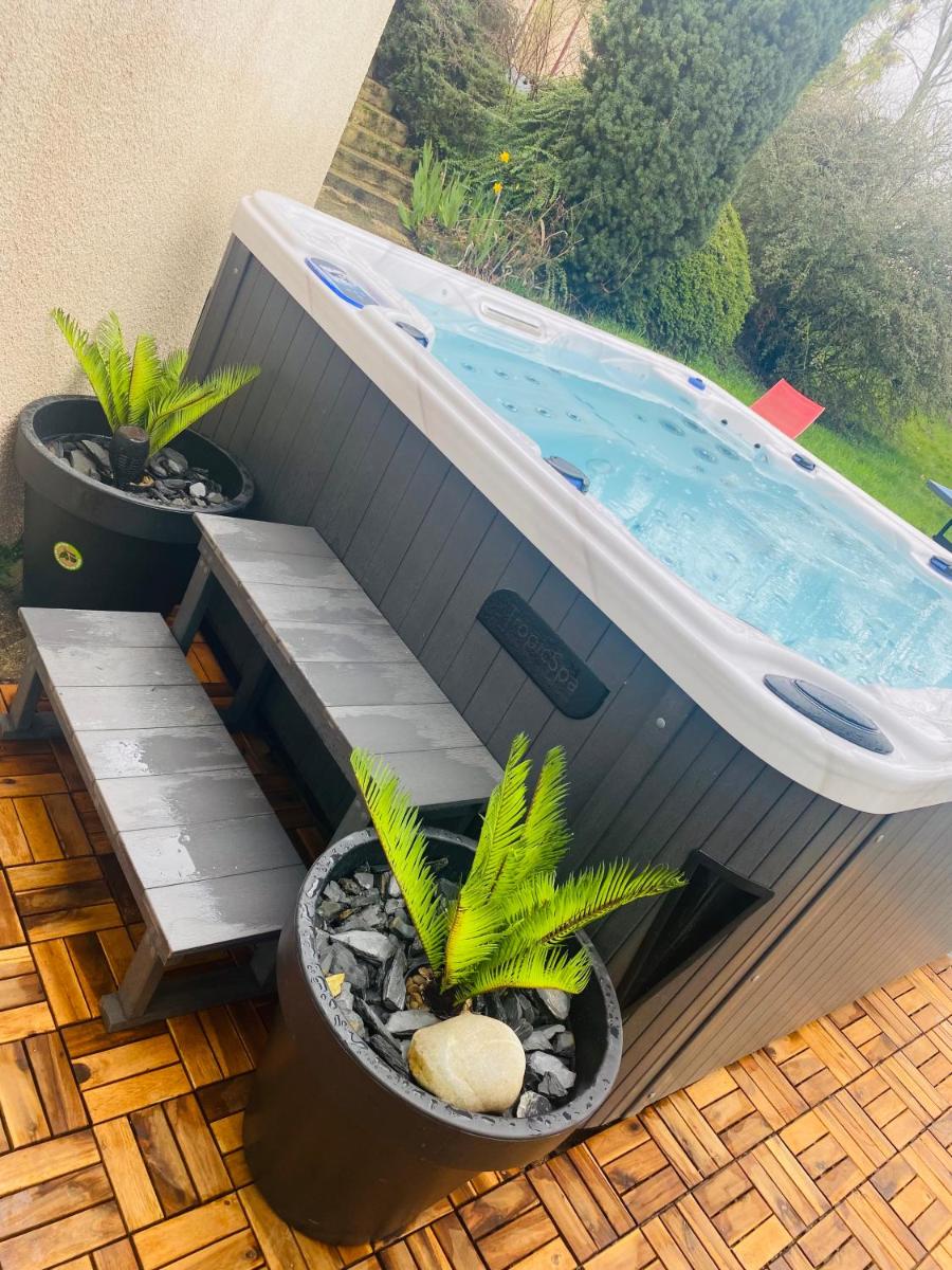 Gîte familial avec spa privatif & piscine chauffée - Housity