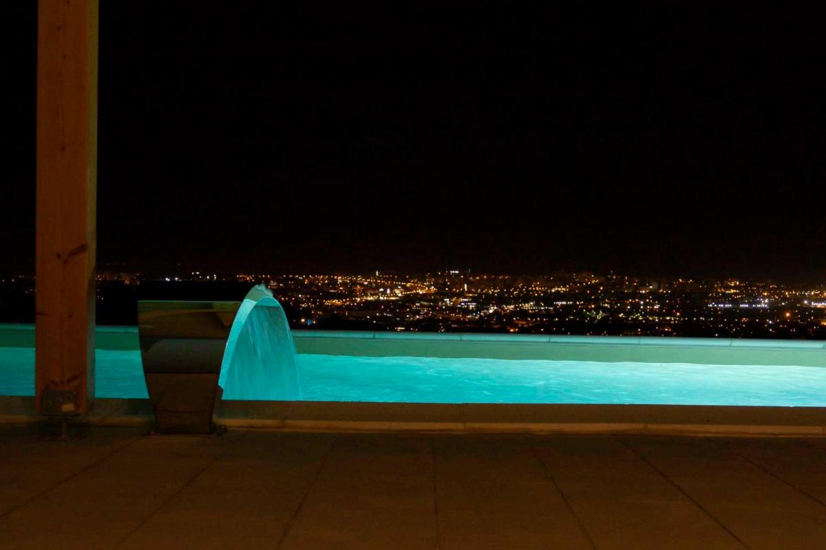 Panoramic Leisure Retreat - Housity