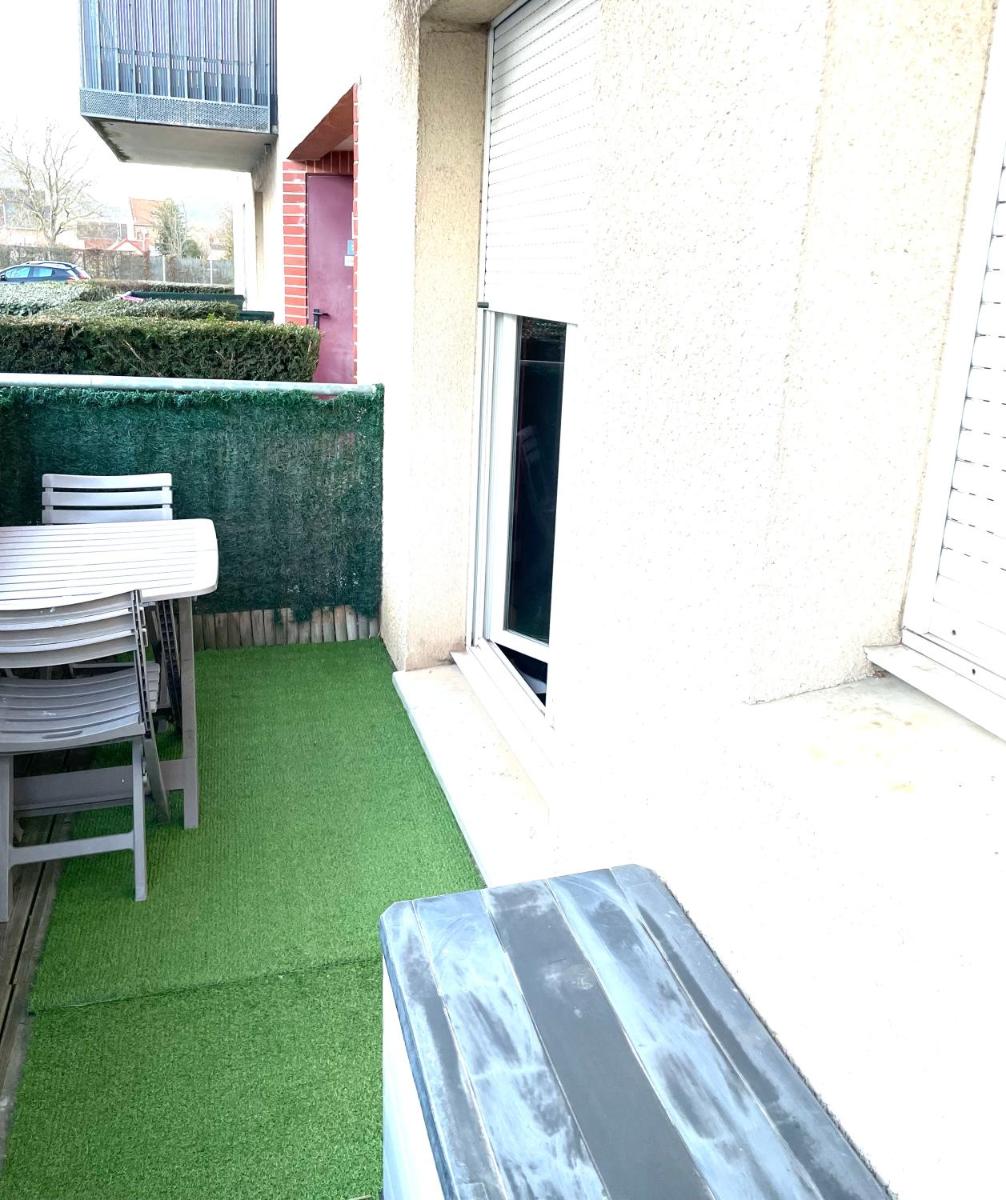 Capsule Miami Vice - Jacuzzi - Billard - Ecran cinéma & Netflix - Ping-Pong - Nintendo & Jeux- - Housity