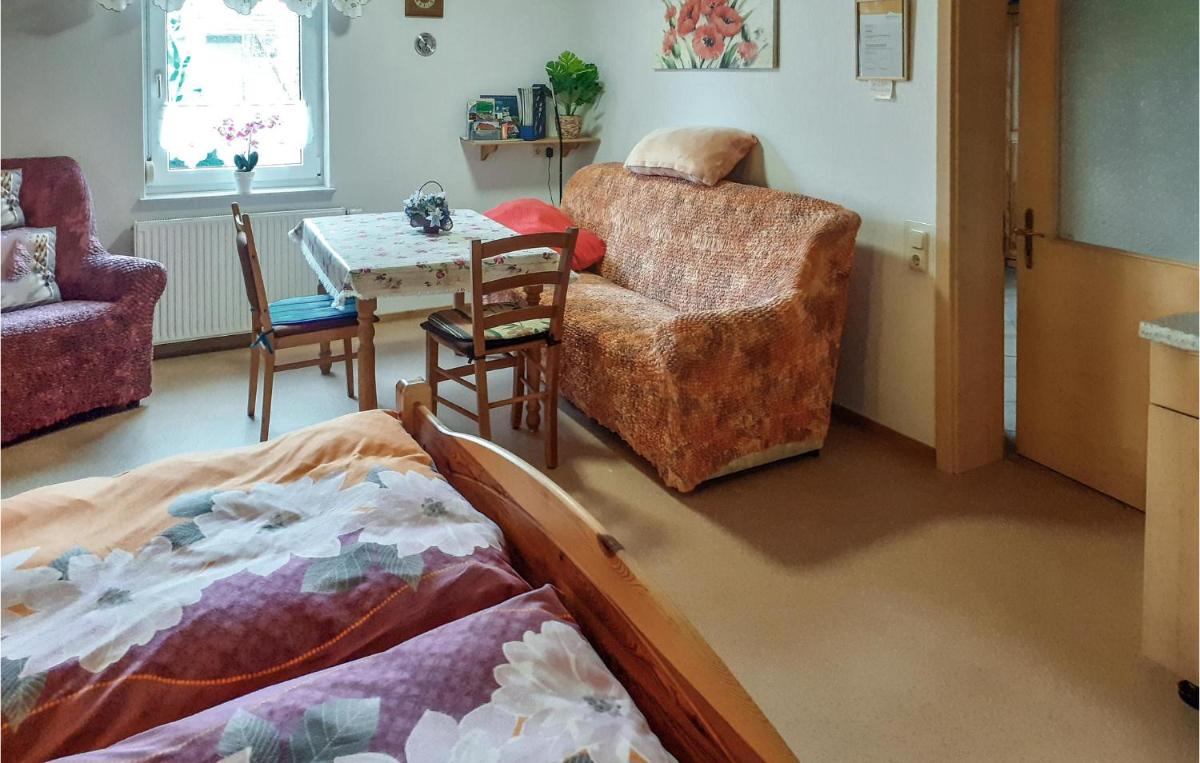 Stunning Apartment In Herrnhut Ot Ruppersdor - Housity