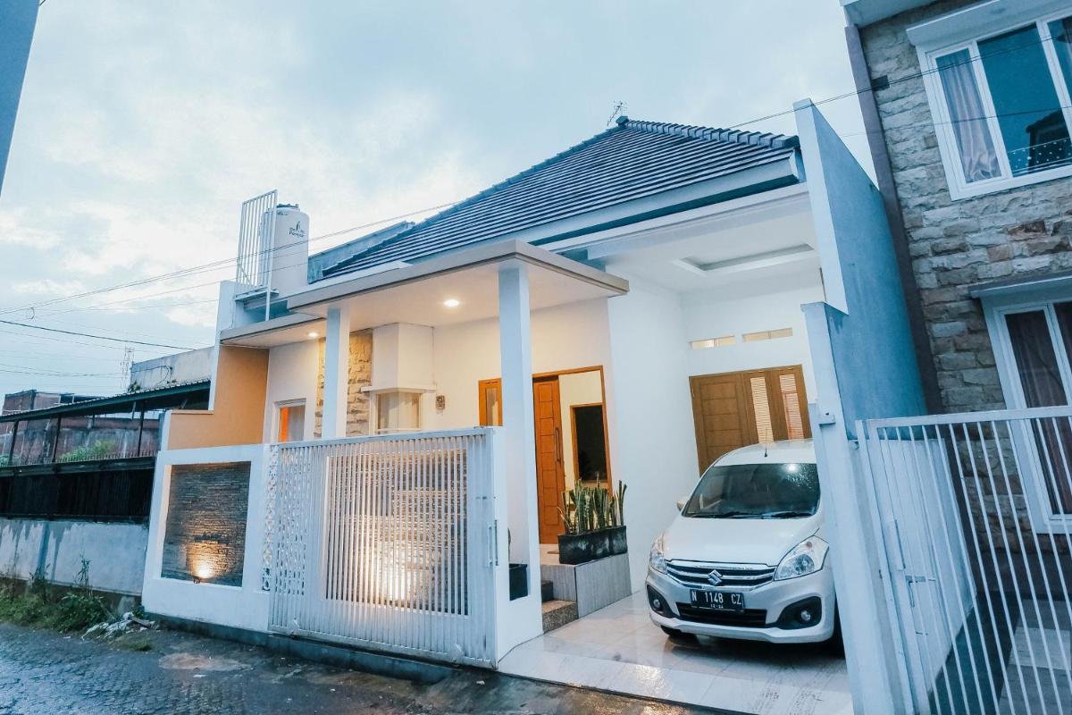 Villa Rafeef - 3 Bedrooms - Housity
