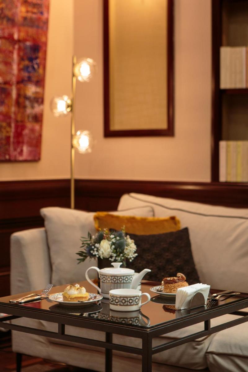 Coin salon dans l'établissement Hôtel Pont Royal Paris