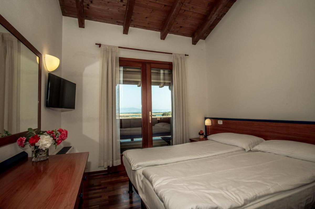 Hotel Caneo - Housity