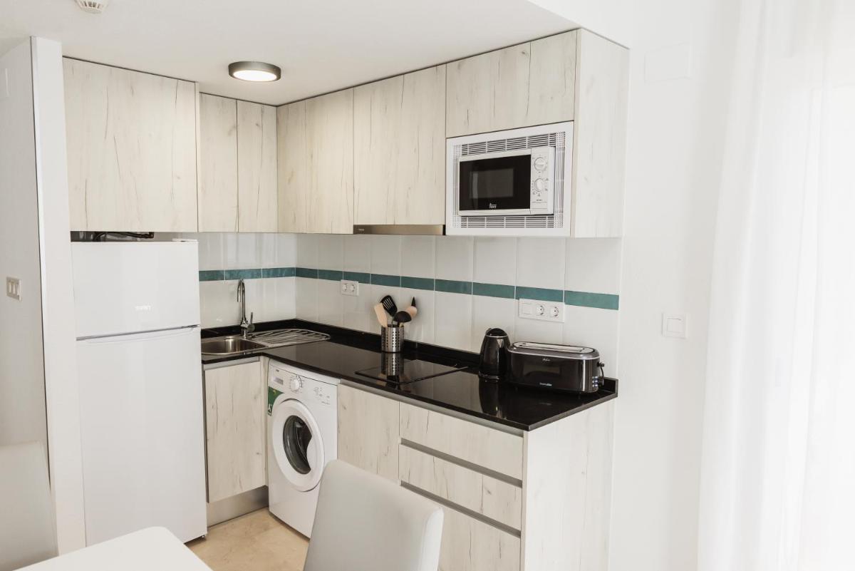 Una cocina o zona de cocina en Nacavi Albir Aparthotel