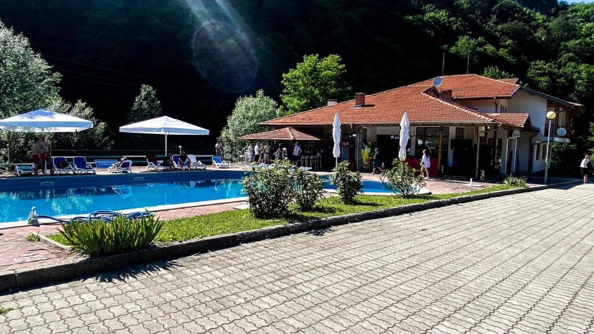Orlova skala holiday village - Housity