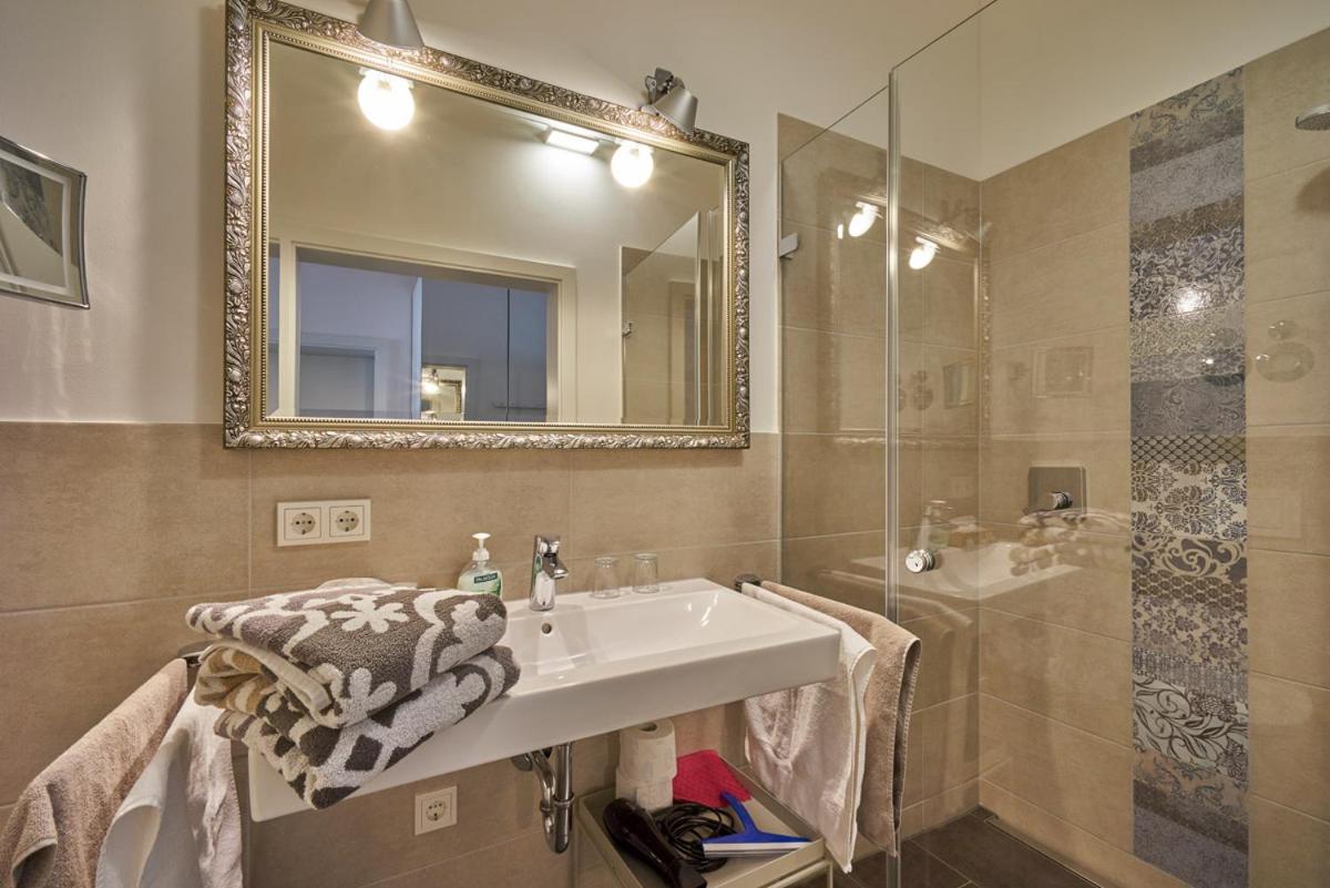 Ein Badezimmer in der Unterkunft Alb Appartements