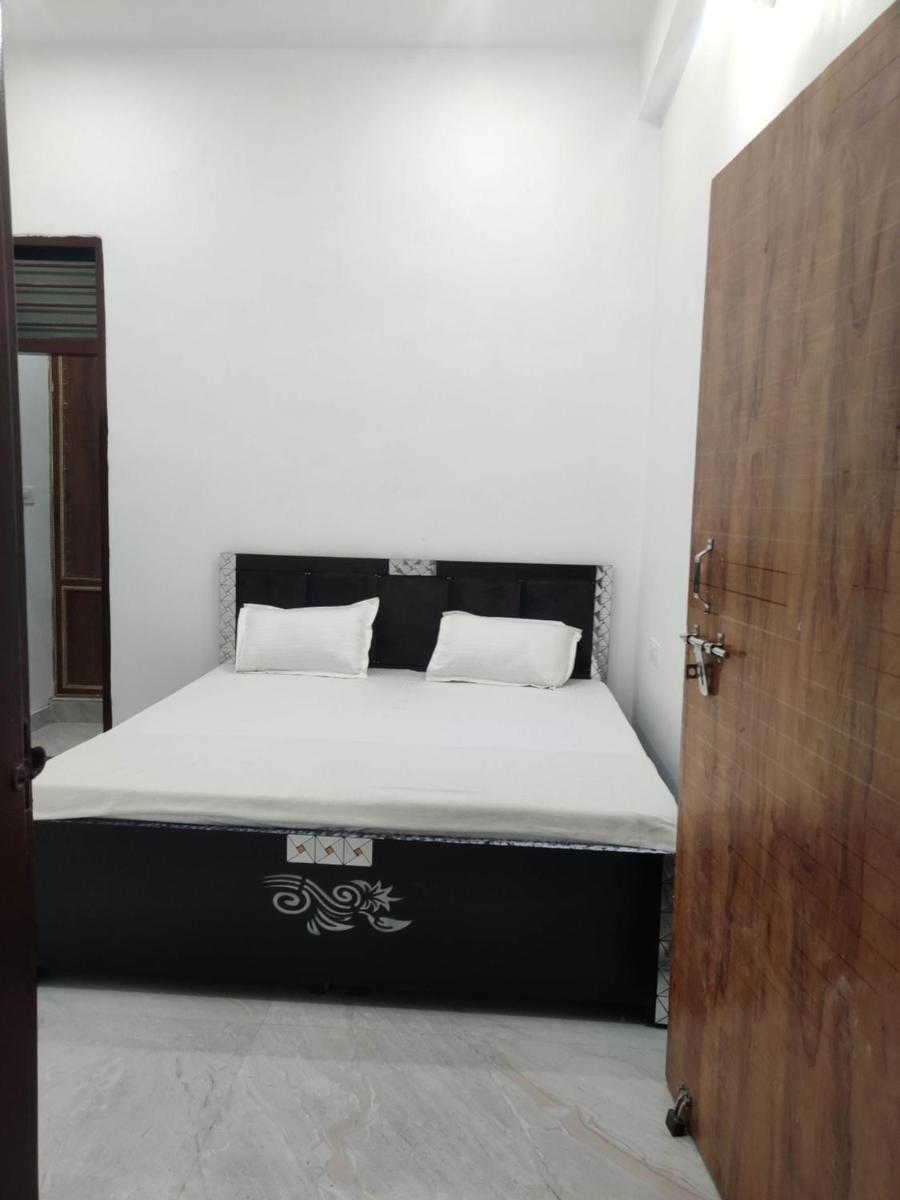 Kishan Home Stay (Vrindavan) - Housity