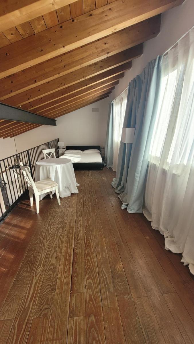 CharmeRooms Villa Moroni La Depandance - Housity