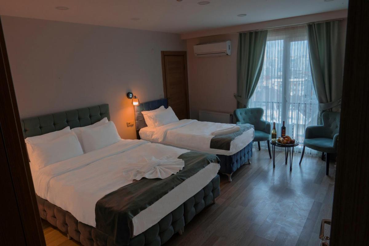 Loss Hotel - Housity