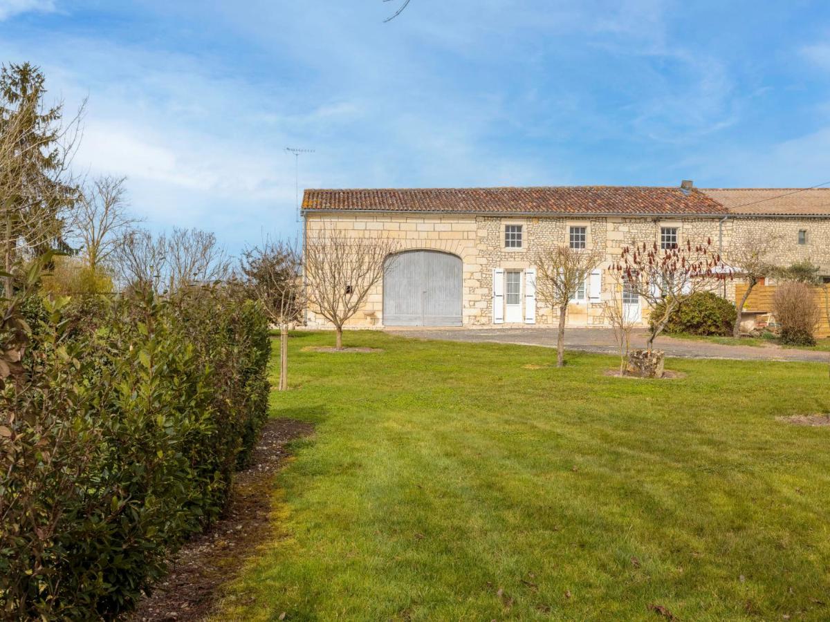 Holiday Home Gîte La Truffière Saintongeaise by Interhome - Housity