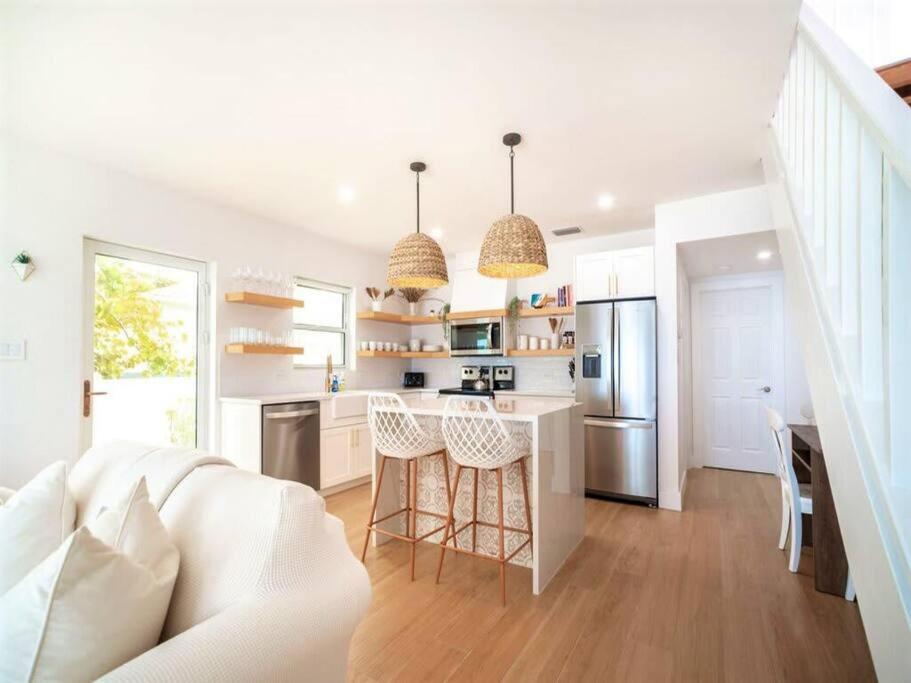 Azure Breeze # 6 - Housity