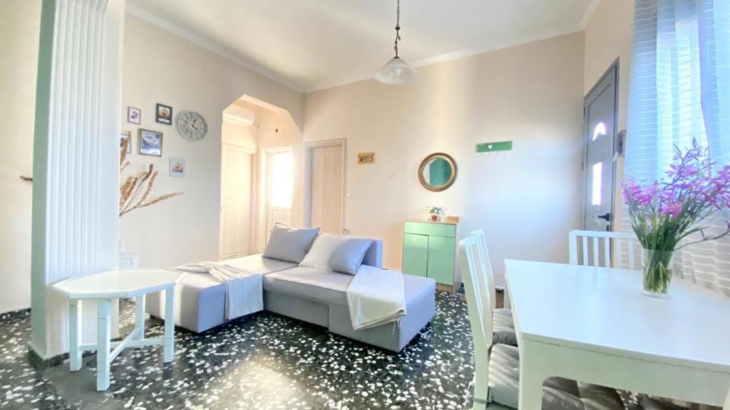 Ammos beachfront apartment! - Housity