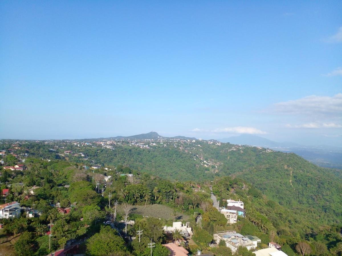 Tagaytay Prime Residences with Swimming Pool & Viewing Deck - Housity