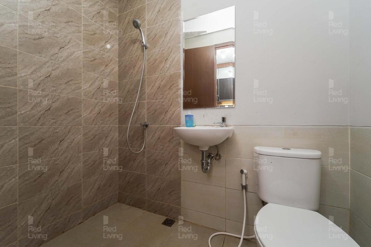RedLiving Apartemen Transpark Juanda - Kamarku Tower Jade with Netflix - Housity