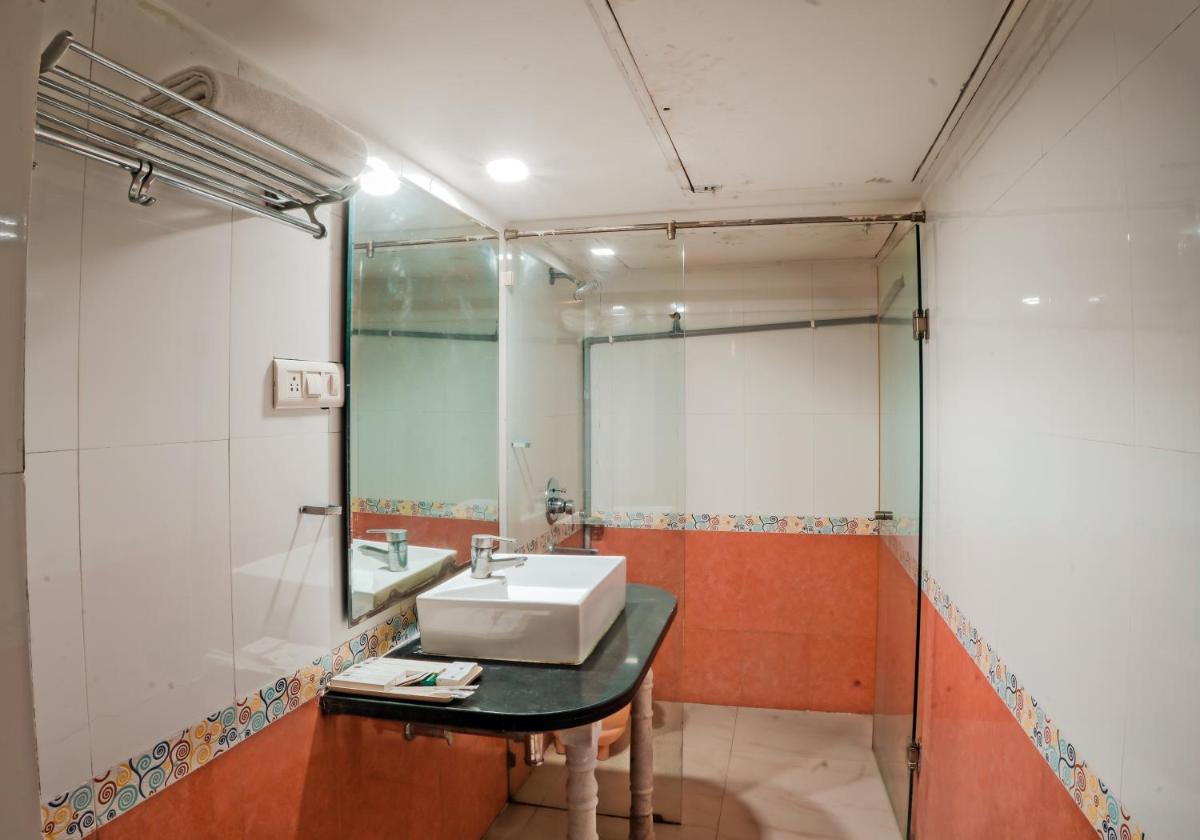 Pleasure Inn - Housity