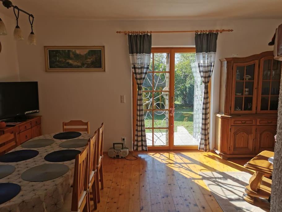 Erdőszélén Házikó Vendégház - Housity