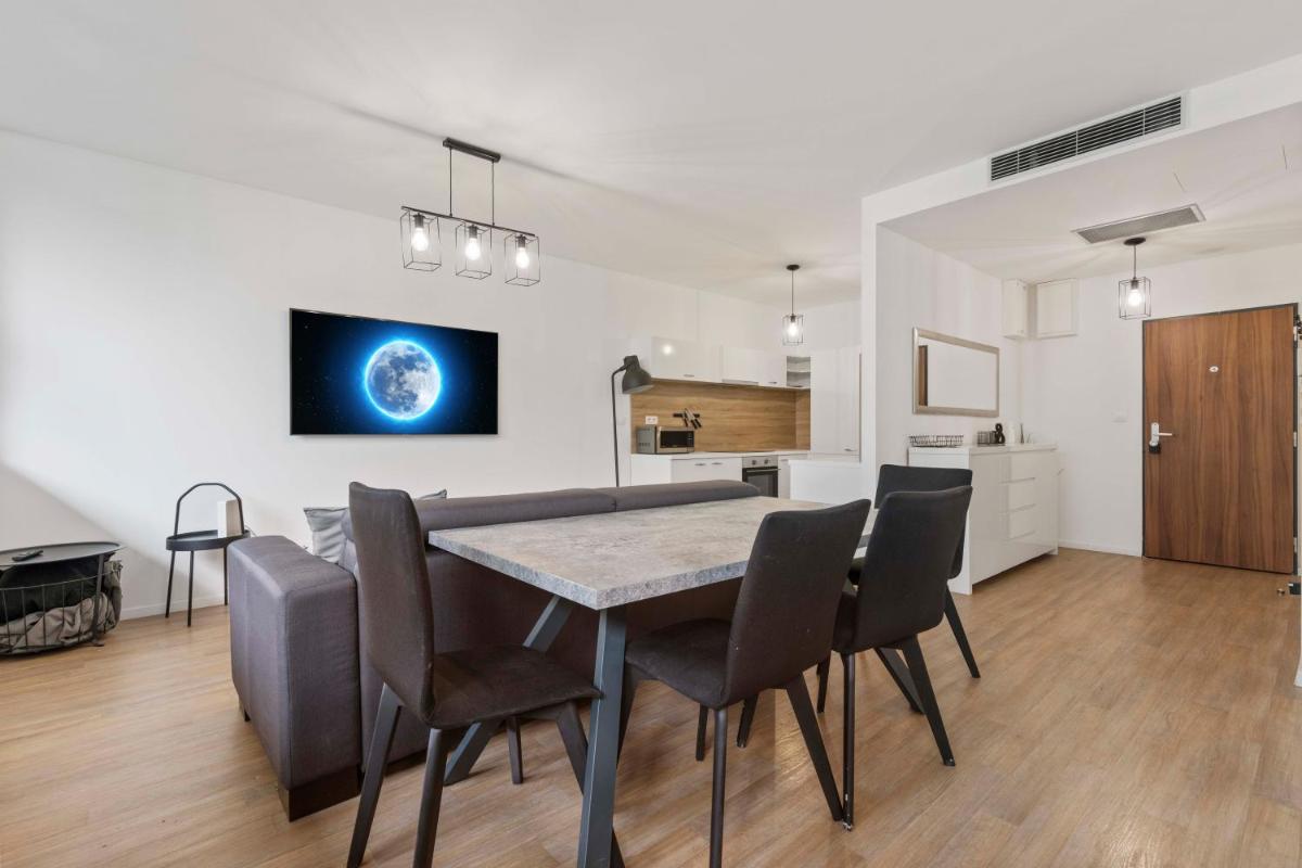LAM Moon - AC - TERRACE - Housity
