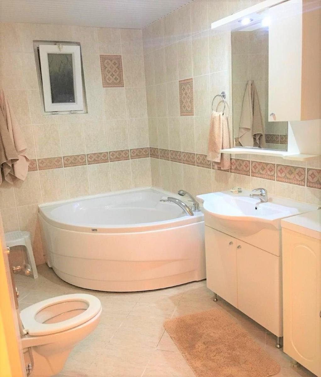 Guarantee yourself a wonderful holiday in this 3 bed home and popular community - Housity