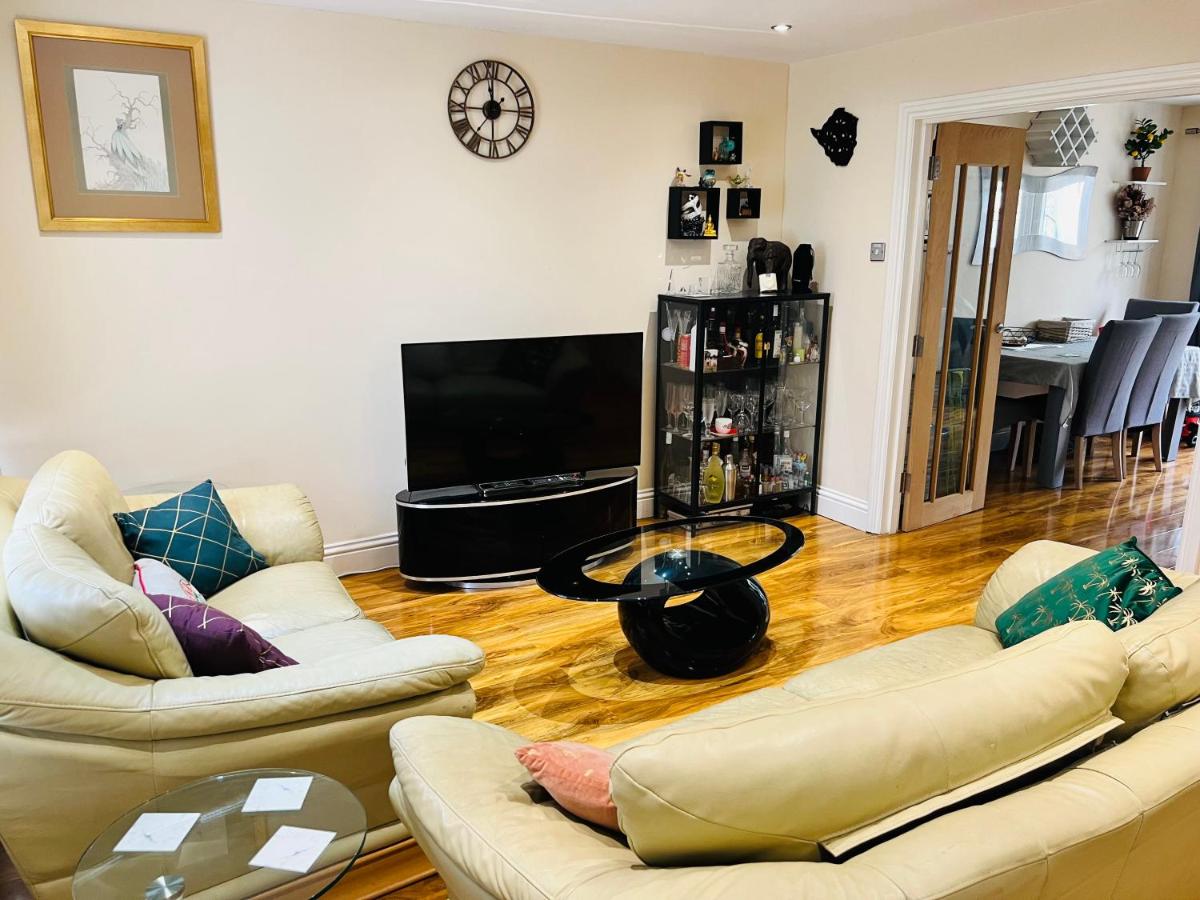 Reading West Homestay - Housity