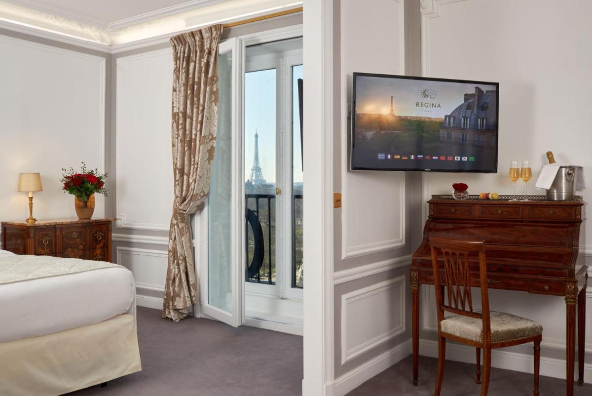 Télévision ou salle de divertissement dans l'établissement Hôtel Regina Louvre Télévision ou salle de divertissement dans l'établissement Hôtel Regina Louvre