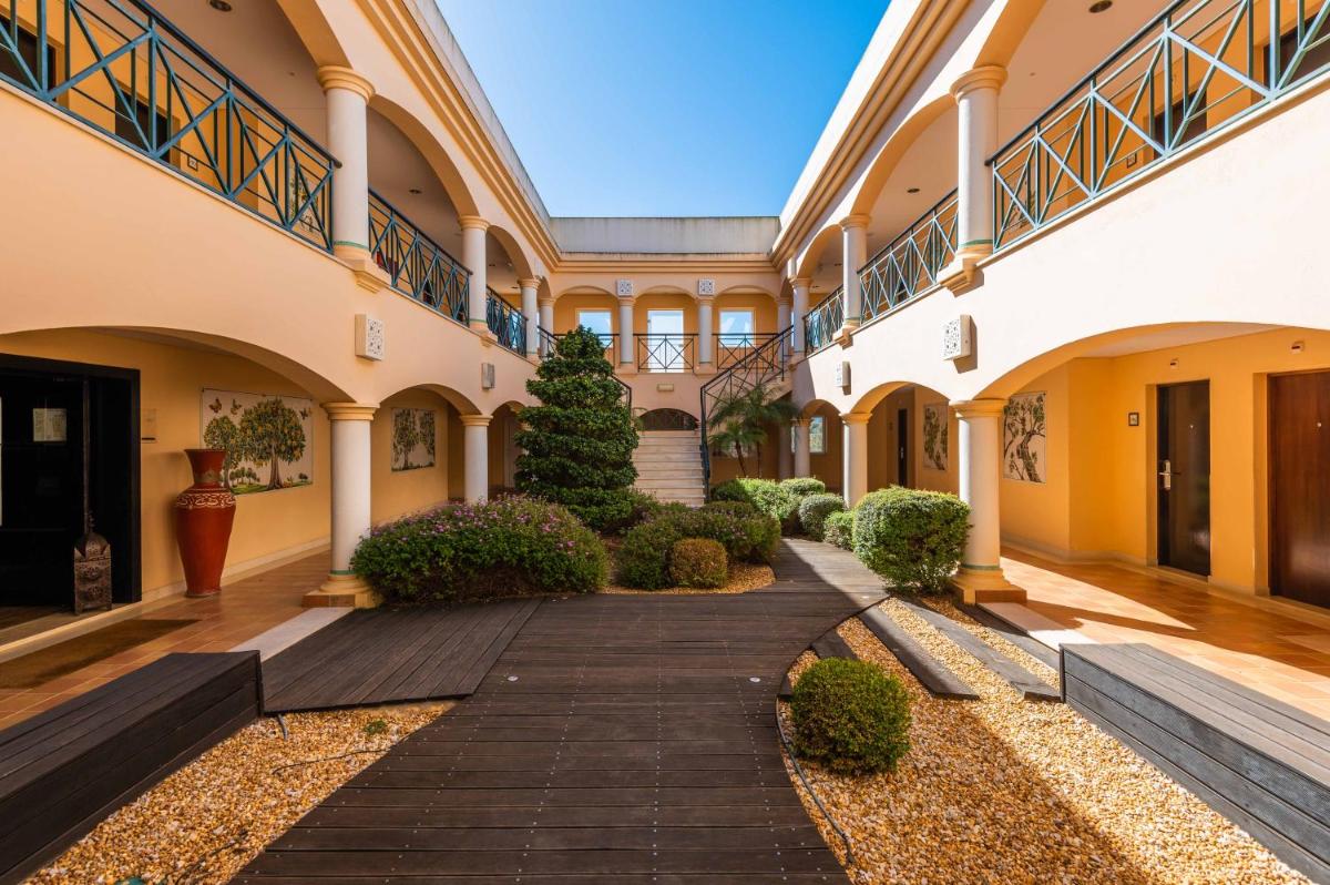 O edifício onde o resort está situado