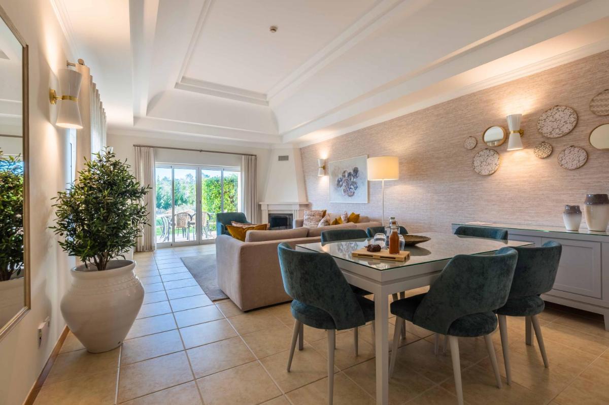 Uma área de estar em Vale d'Oliveiras Quinta Resort & Spa
