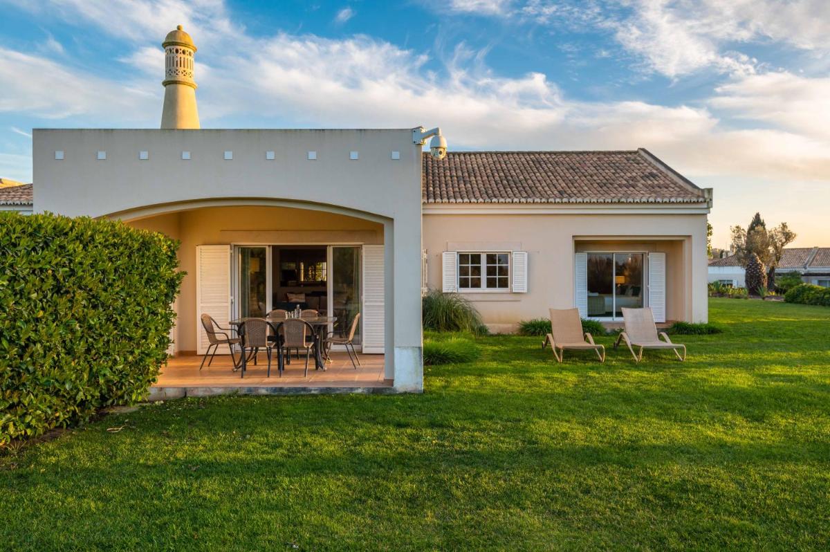 Um jardim no exterior de Vale d'Oliveiras Quinta Resort & Spa