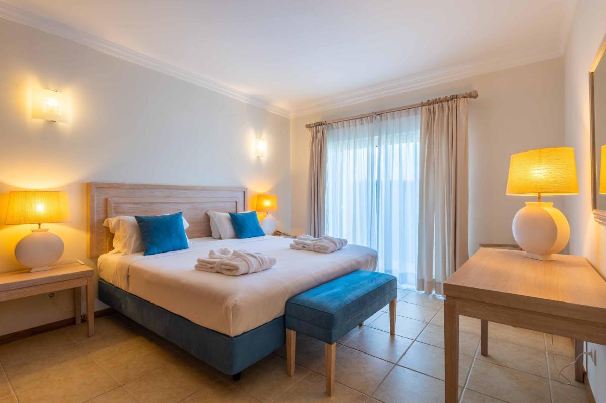 Uma cama ou camas num quarto em Vale d'Oliveiras Quinta Resort & Spa