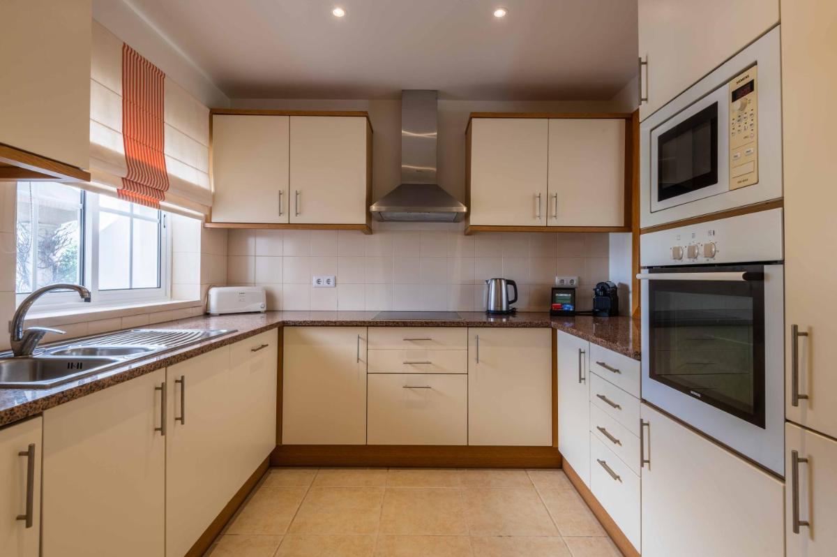 A cozinha ou kitchenette de Vale d'Oliveiras Quinta Resort & Spa