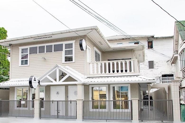 Lace Bed & Breakfast - Housity