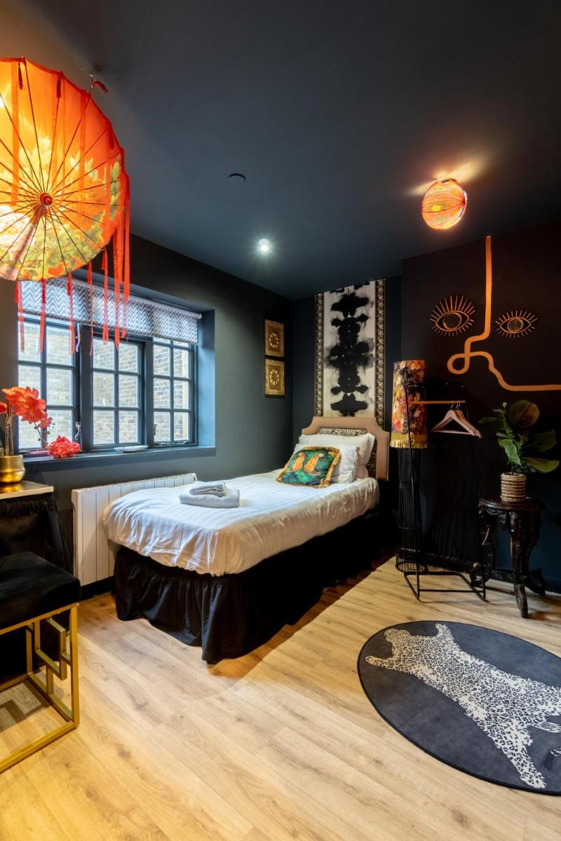 Suitetrails - The Emerald Suite by Margate Suites