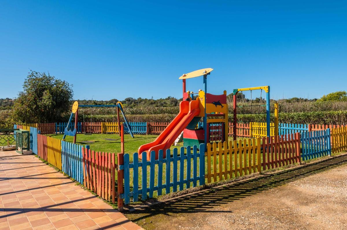 A área de jogos para crianças em Vale d'Oliveiras Quinta Resort & Spa