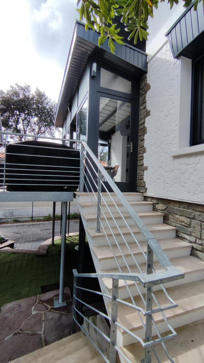 Villa Papillon***. Location appartement 1er étage. - Housity