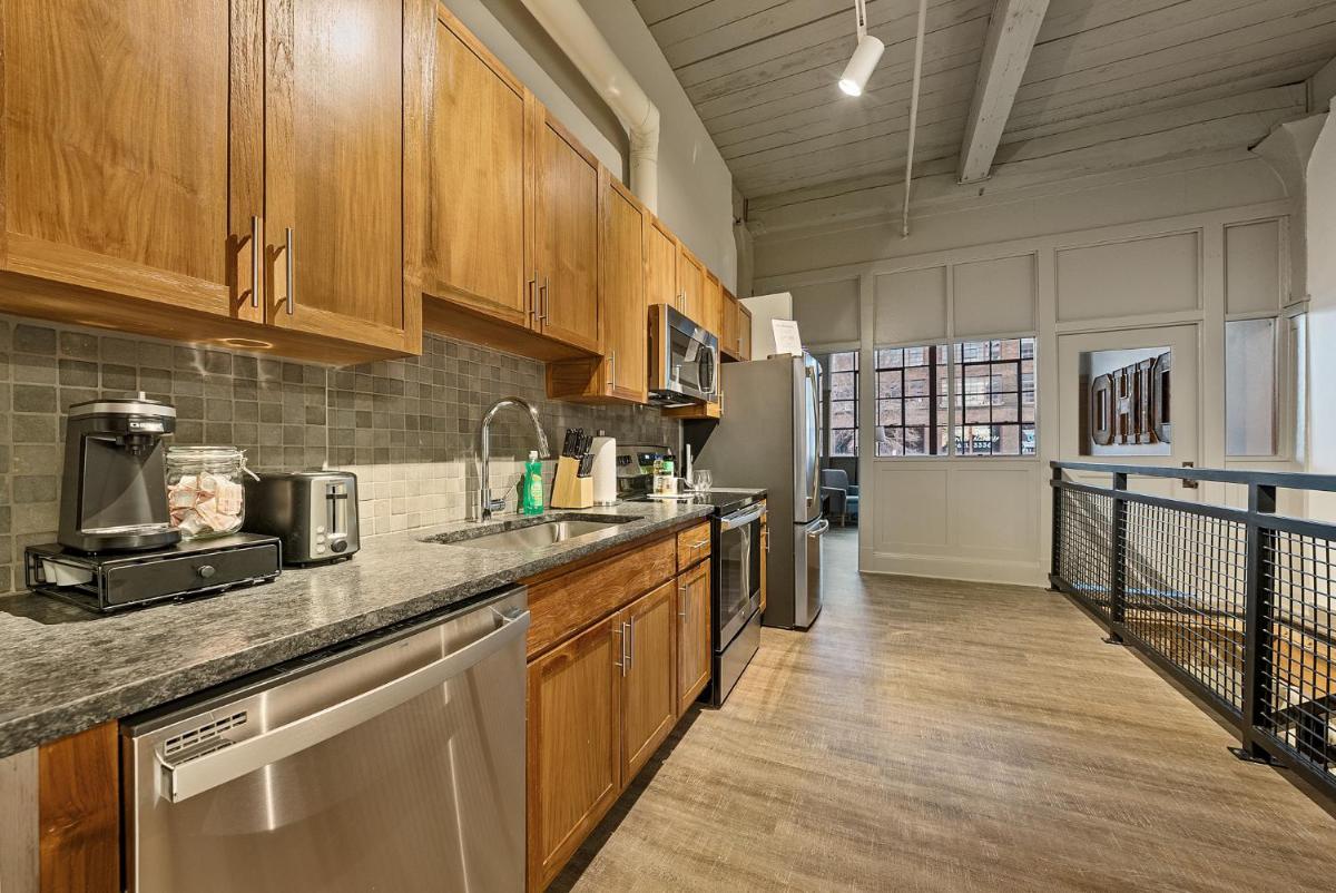 Luxury Living in the Heart of Superior Arts District Minutes from FirstEnergy Stadium 114 - Housity