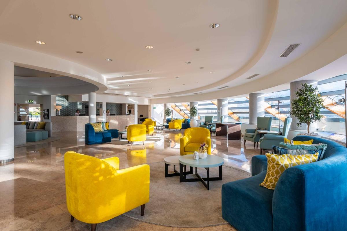 Uma área de estar em Vale d'Oliveiras Quinta Resort & Spa