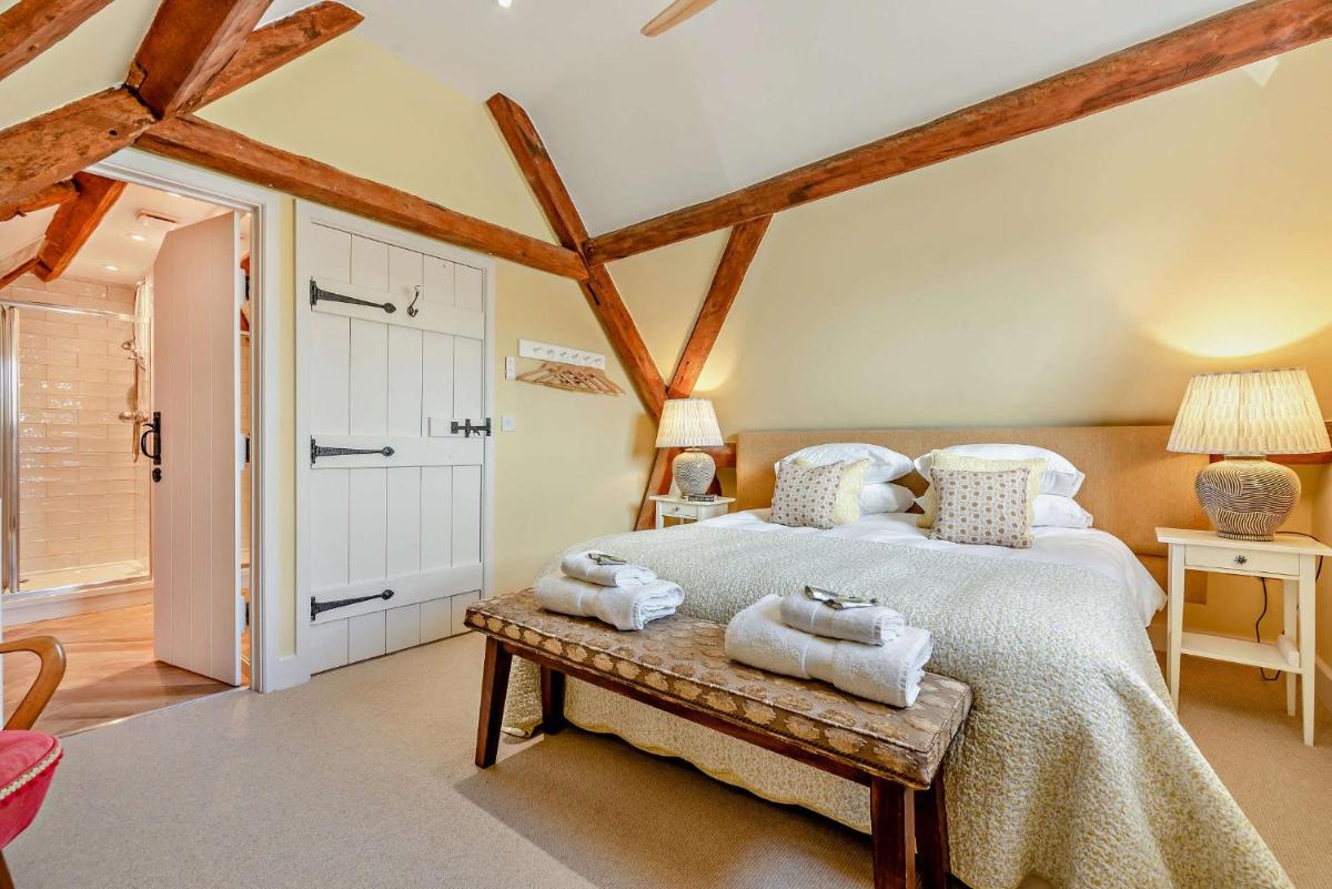 Owl Barn - Housity