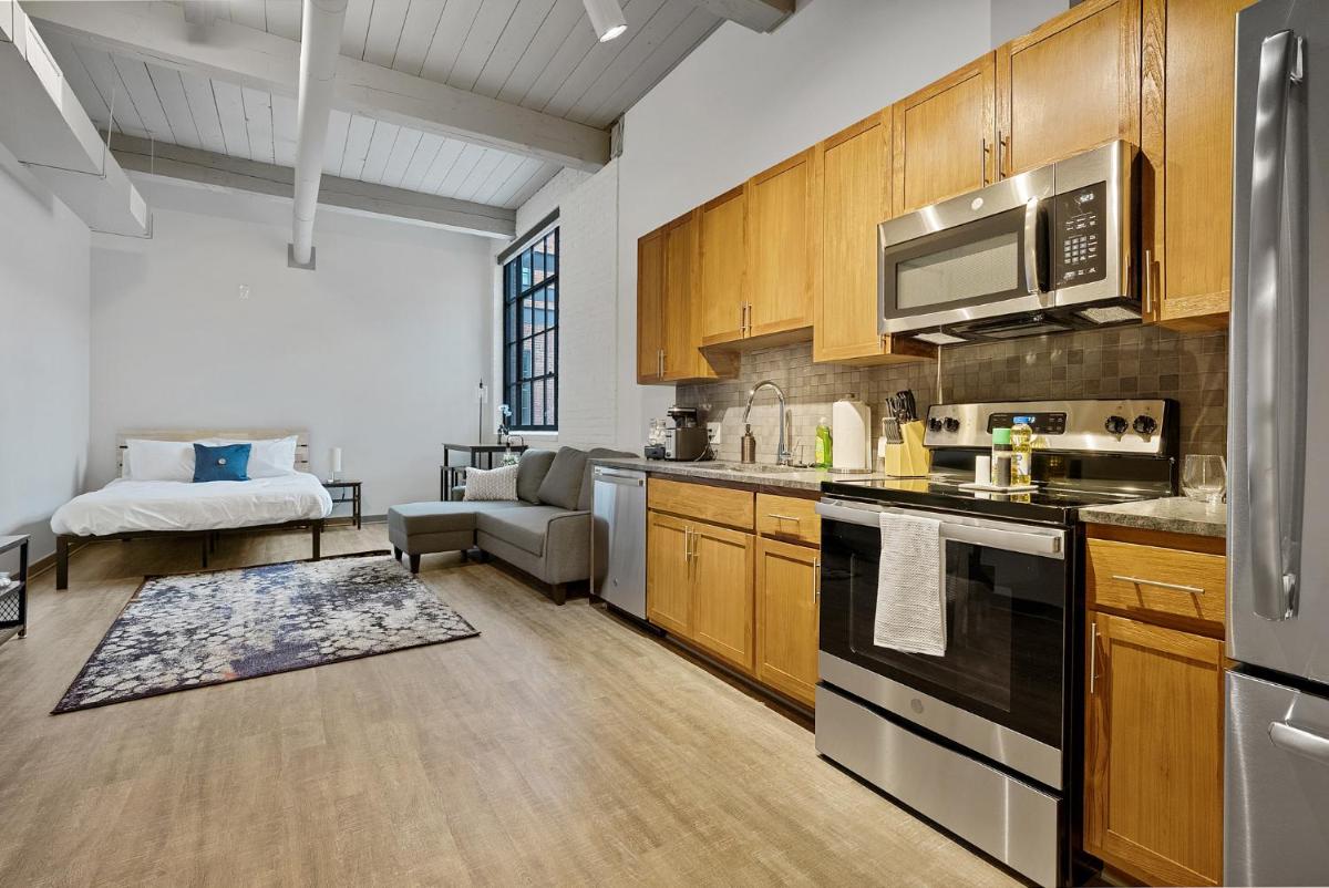 Brooklyn Style Studio Loft minutes from FirstEnergy Stadium 210 - Housity