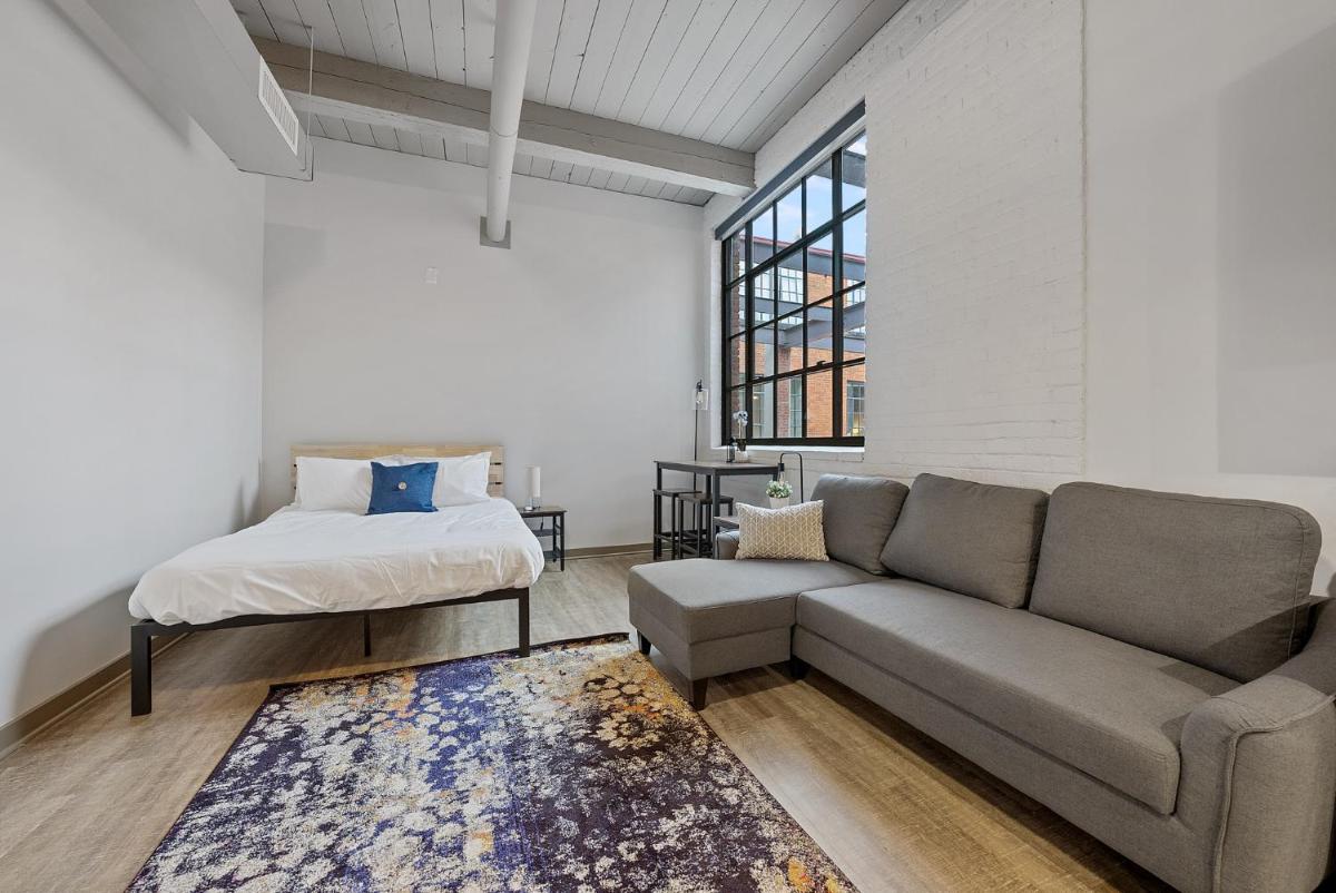 Brooklyn Style Studio Loft minutes from FirstEnergy Stadium 210 - Housity