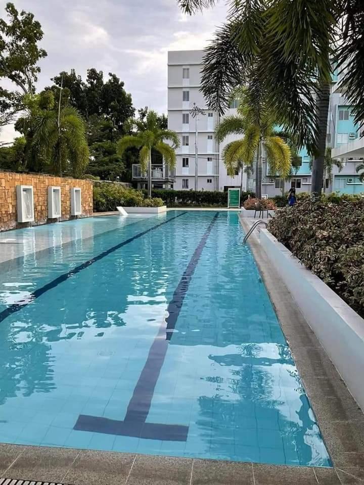 8 spatial condo near downtown, coffee shop, SNR, Sm, hospital, Schools 2b fully furnished - Housity