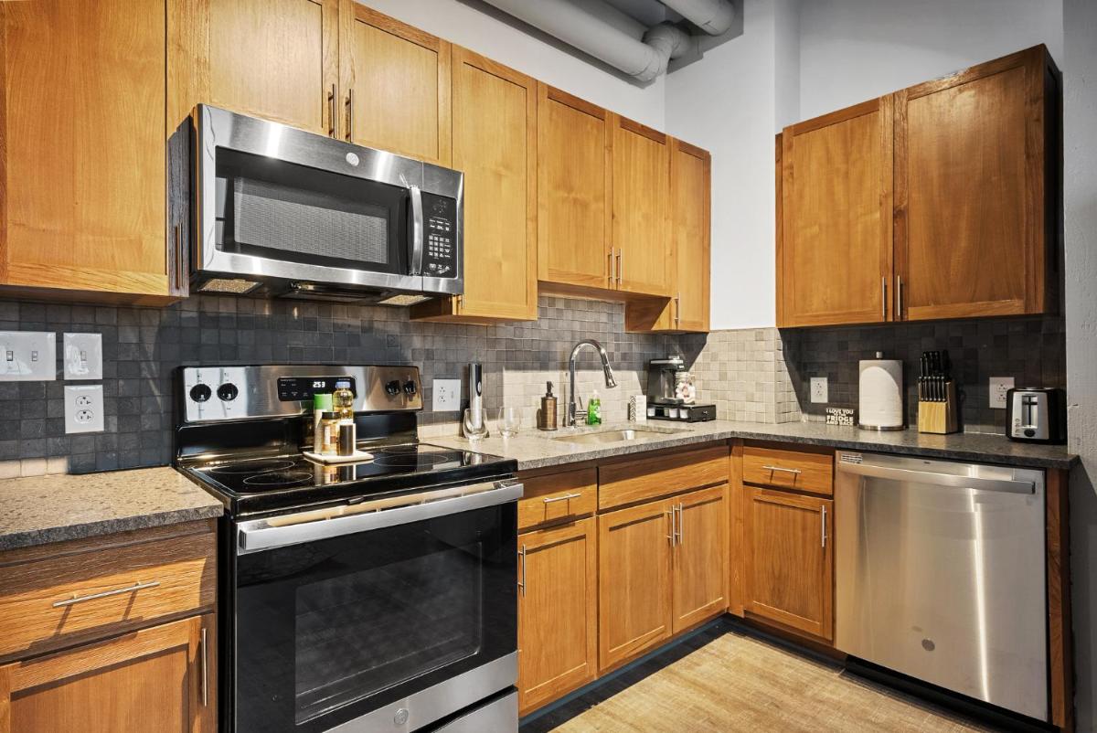 Industrial Loft Apartments in the Beautiful Superior Building Minutes from FirstEnergy Stadium 303 - Housity