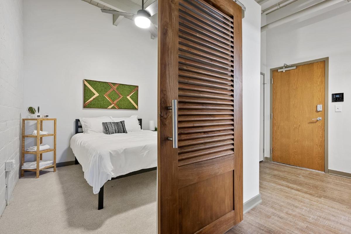 Industrial Loft Apartments in the Beautiful Superior Building Minutes from FirstEnergy Stadium 303 - Housity
