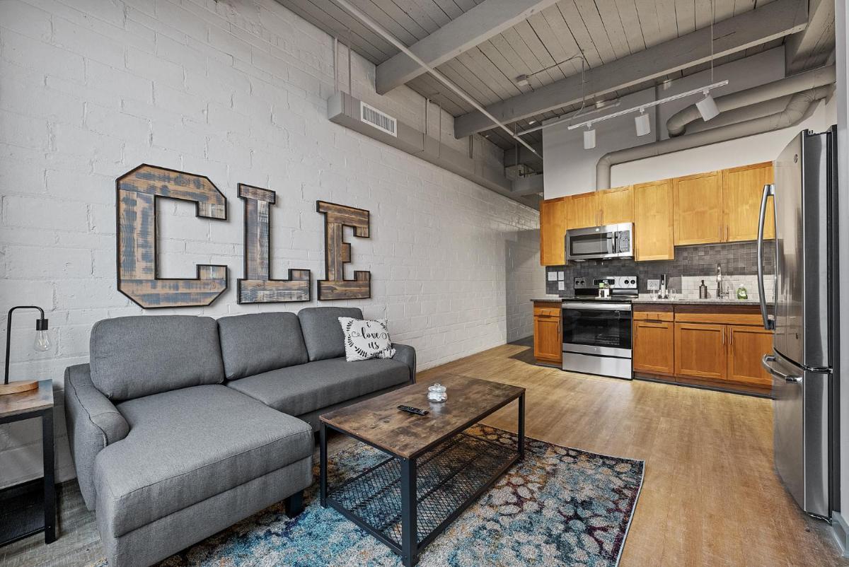 Industrial Loft Apartments in the Beautiful Superior Building Minutes from FirstEnergy Stadium 303 - Housity