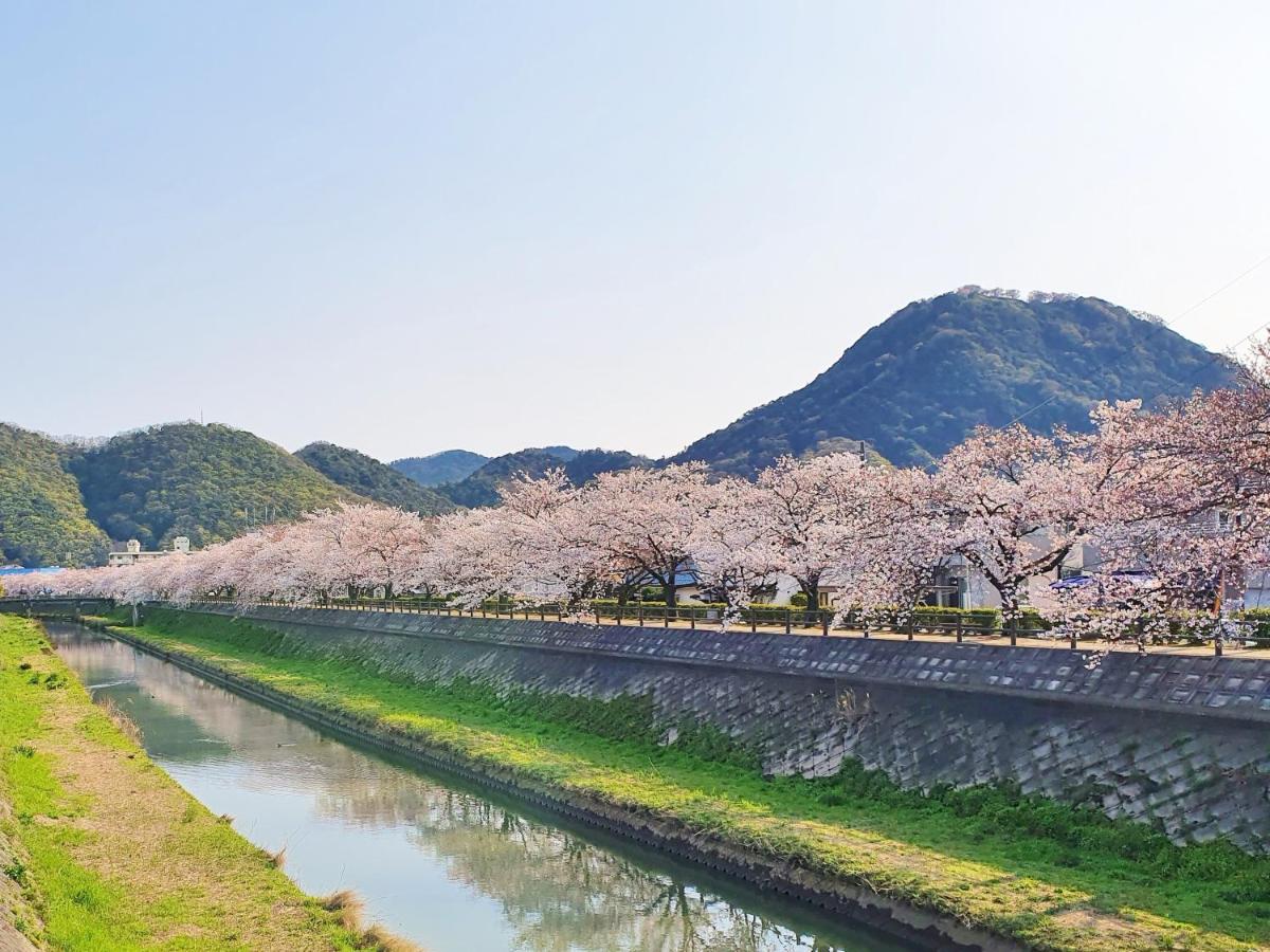 Whole house rental 一棟貸切宿 "Your Home Tottori" 市内中心地近くの素敵な一軒家 - Housity