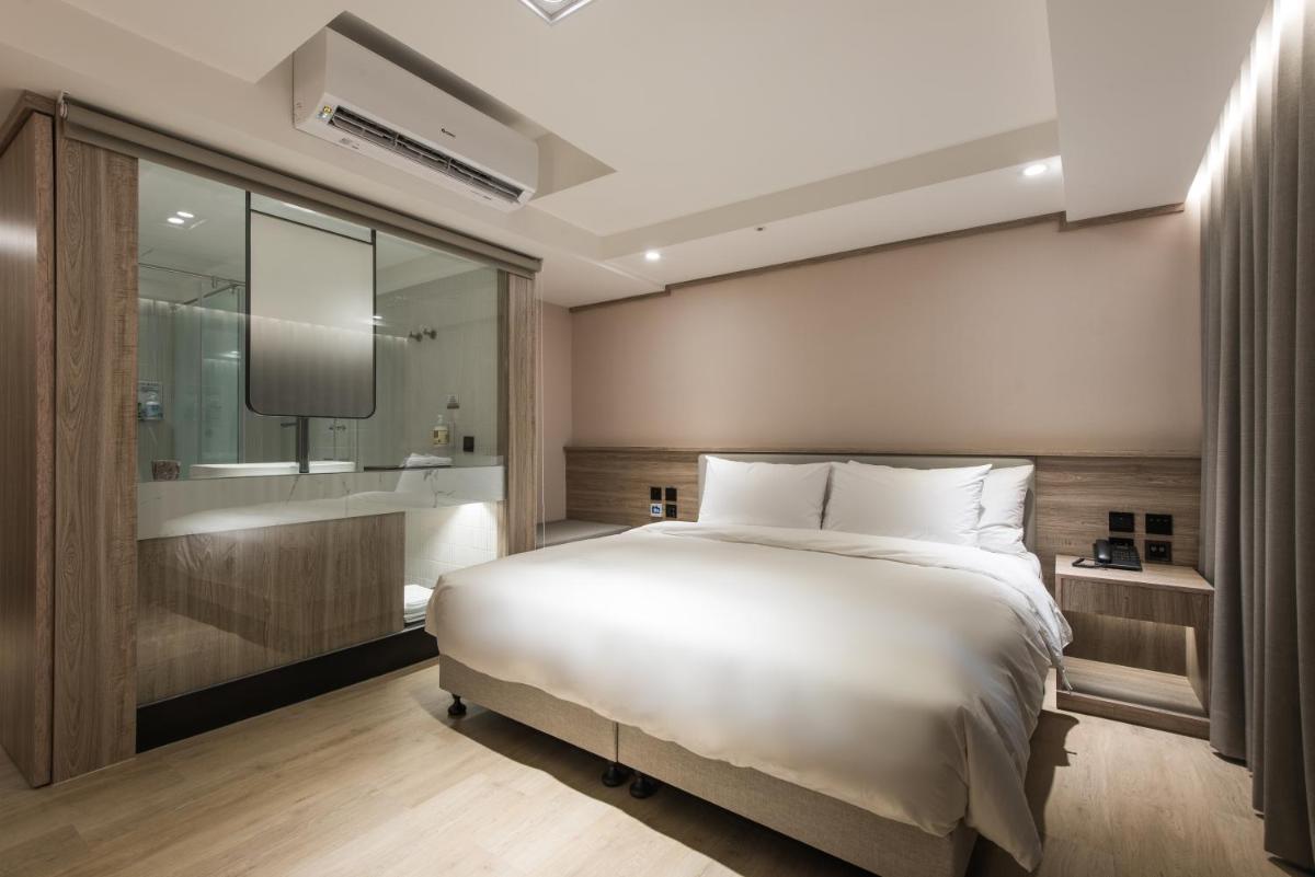 Spring Rhapsody Hotel - Housity