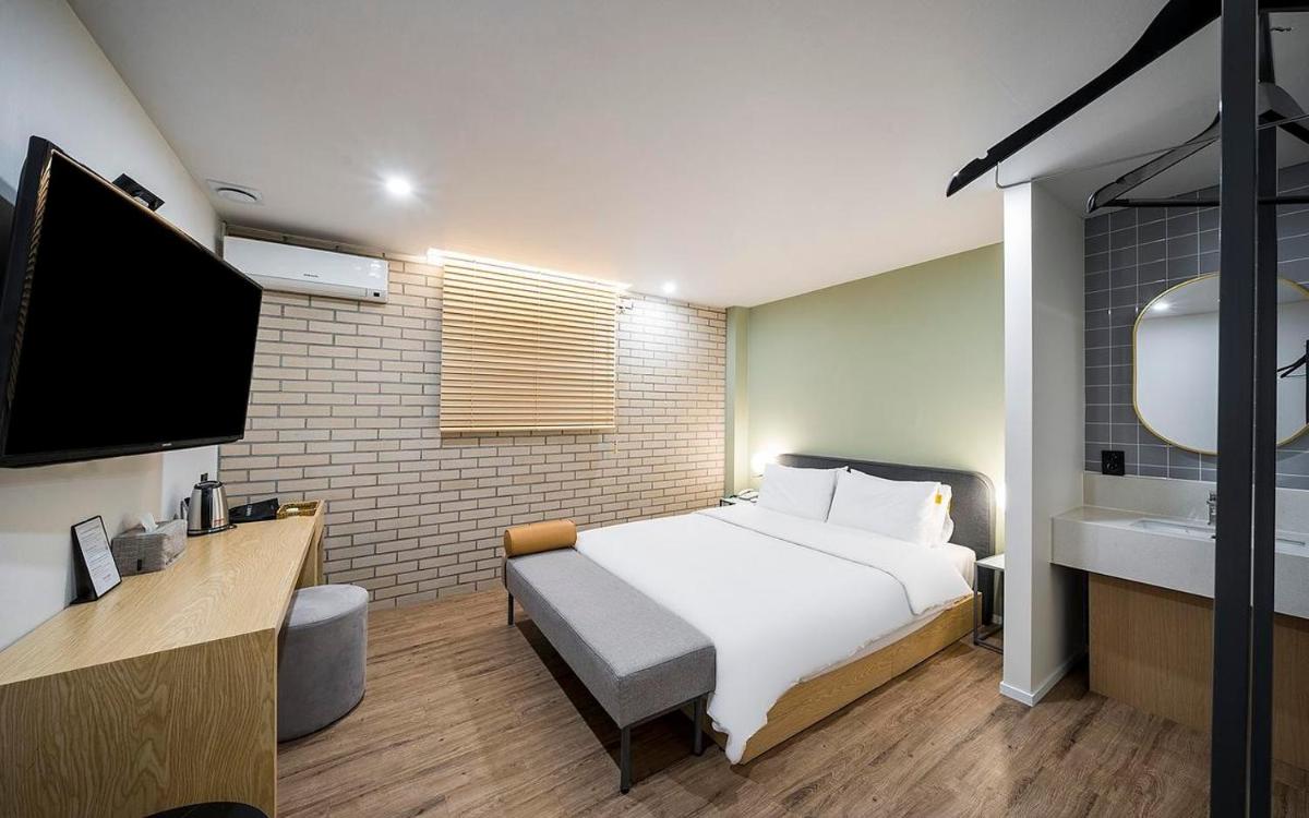 Hotel Yaja Changwon Myeongseo - Housity