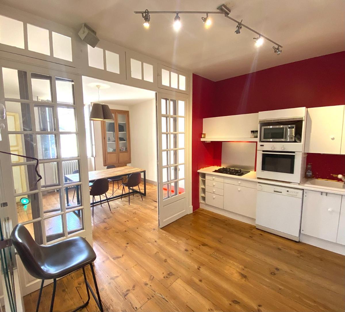 FLOYDROOM'S Pau chambre hôtes standing dans appartement partagé proche château - Housity